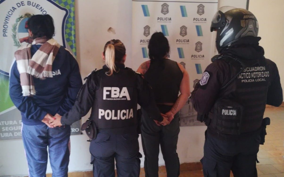 Dos mujeres robaron un parlante de una panadería y cayeron en pleno Centro