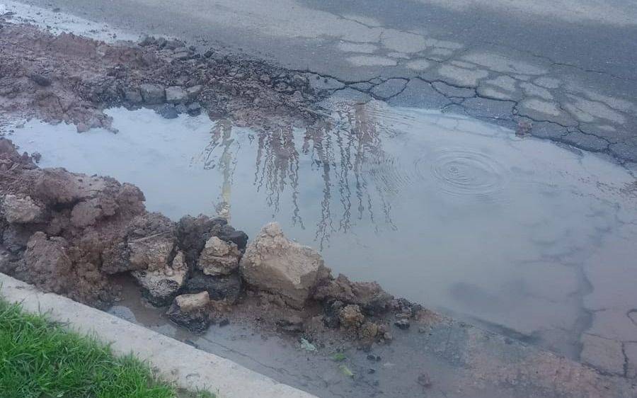 Pavimento "totalmente roto" en un barrio de La Plata