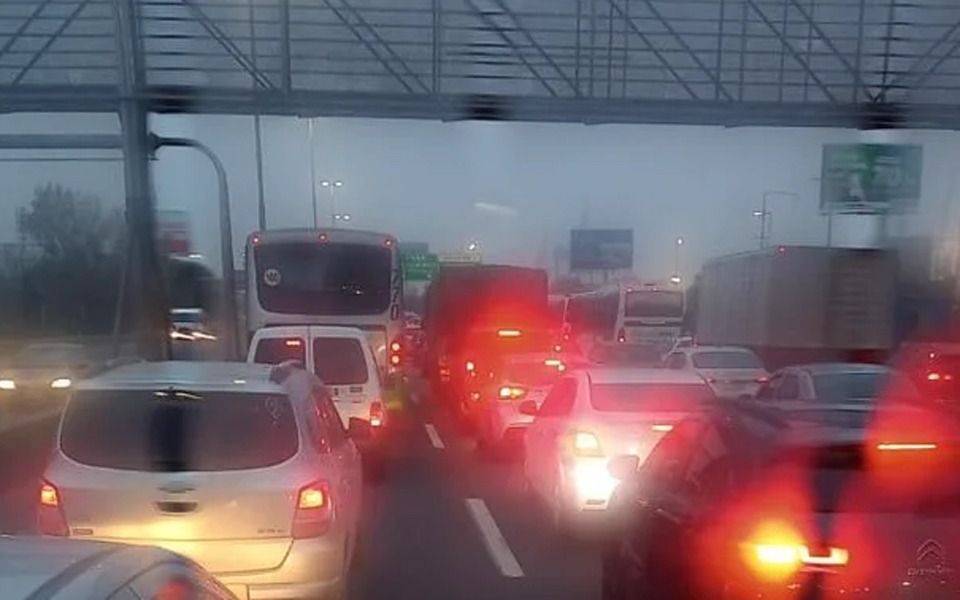 Autopista La Plata: hay demoras en el tránsito tras un choque
