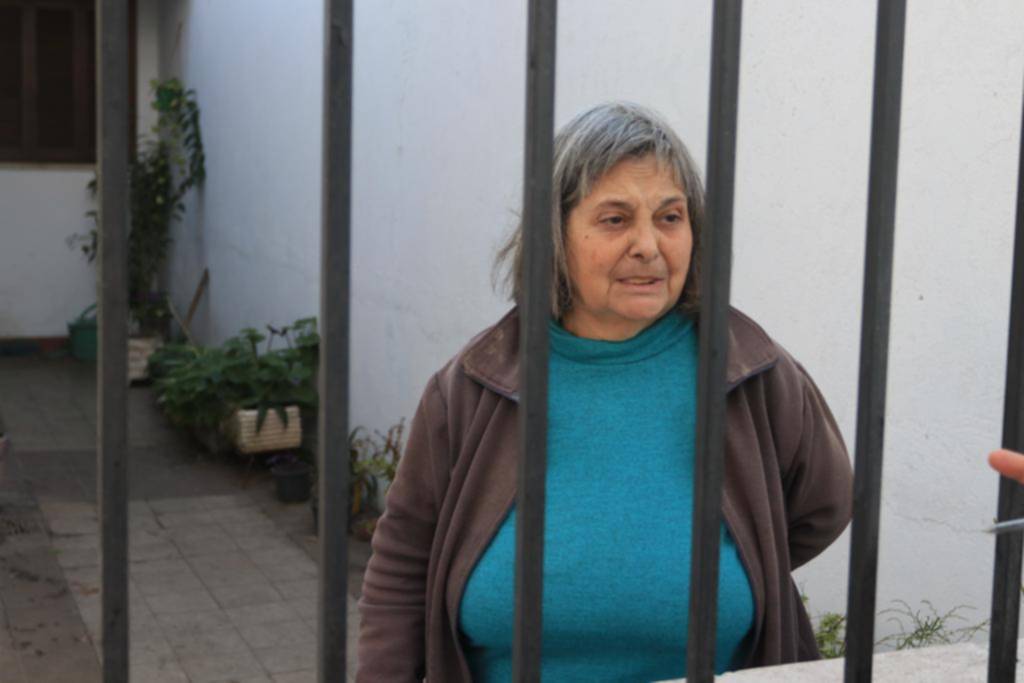 A plena luz del día, robo y destrozos en La Loma