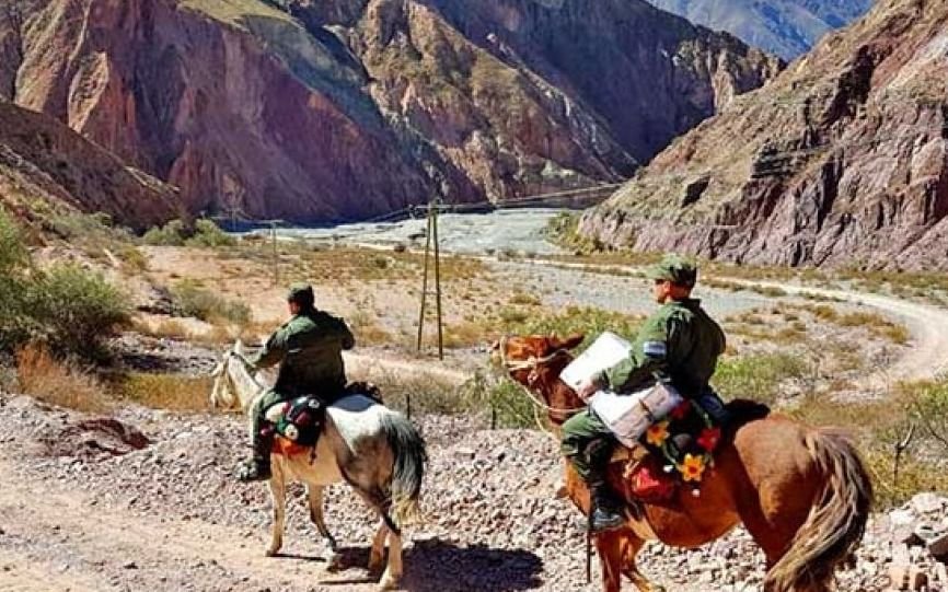  Mulas, lanchas y cuatriciclos: el  despliegue para hacer llegar las urnas a los lugares más recónditos del país