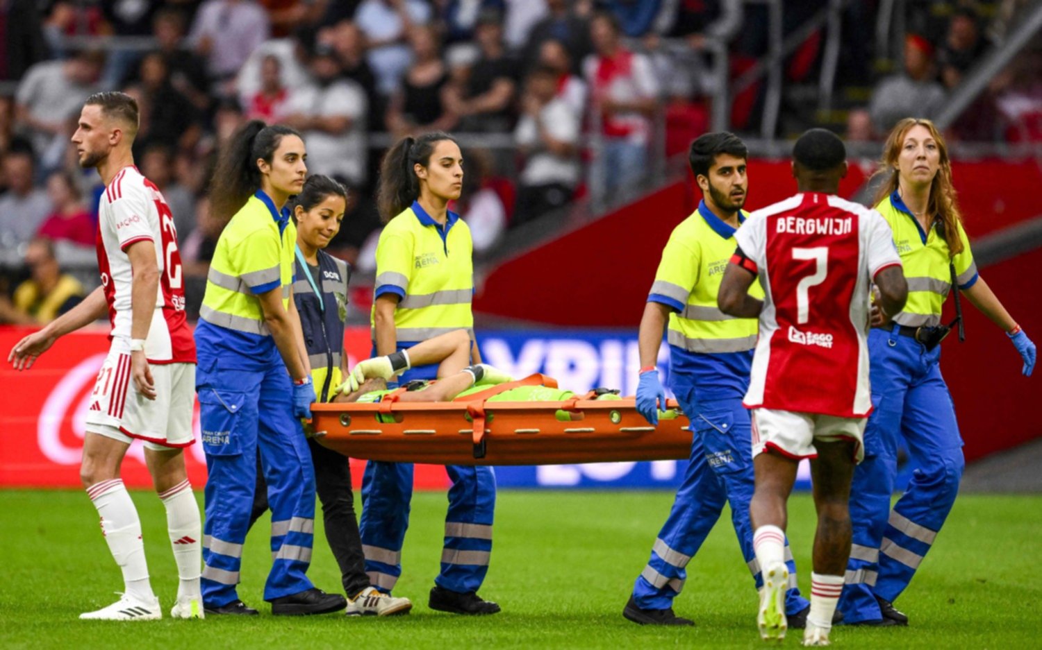 VIDEO. Se encienden las alarmas en las Selección: Rulli se lesionó y fue retirado en camilla 