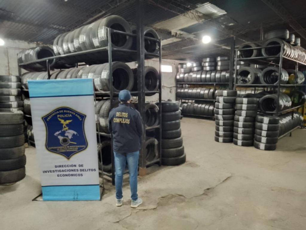 Desbarataron una banda de roba ruedas con 882 cubiertas