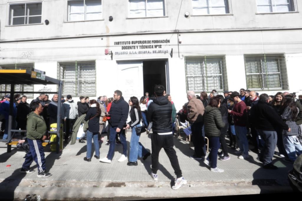 El voto de jóvenes, adultos y mayores: todas las generaciones se encontraron en las urnas