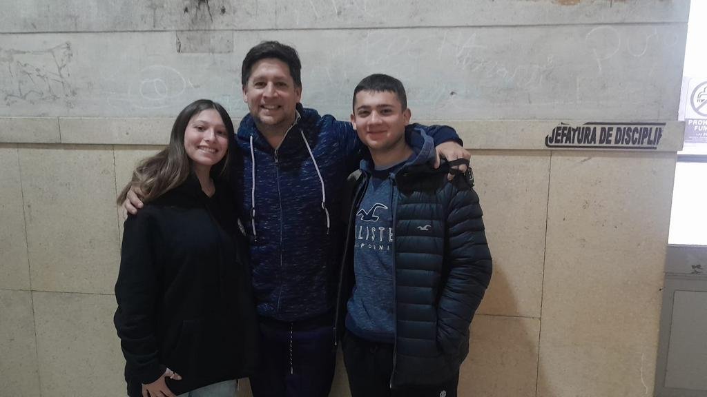 Mercedes, Gastón y Santiago, en familia a votar