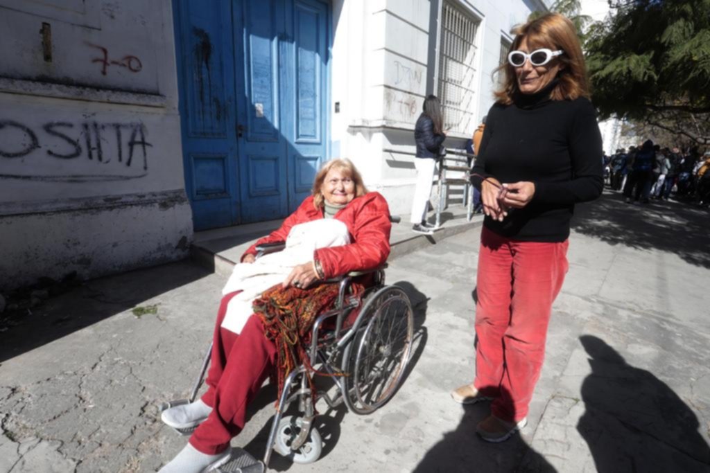 A sus 86 años, Marta no quiere perderse una elección
