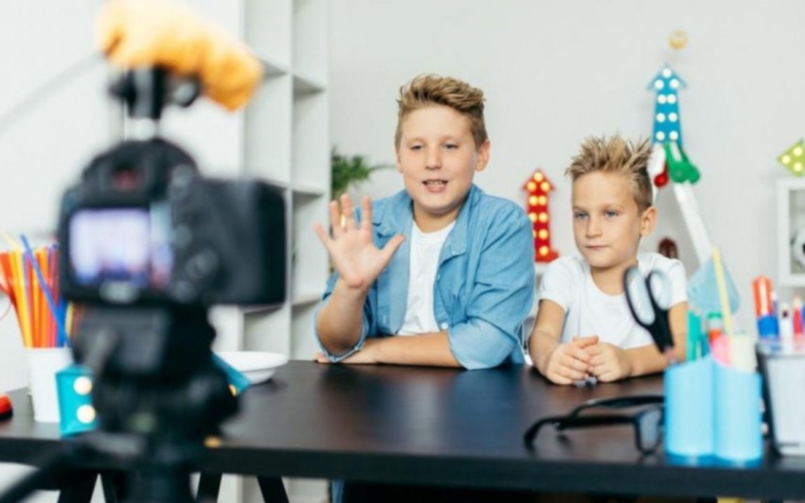 Estados Unidos: por Ley, los padres de los niños influencers deberán compartir el dinero con los menores