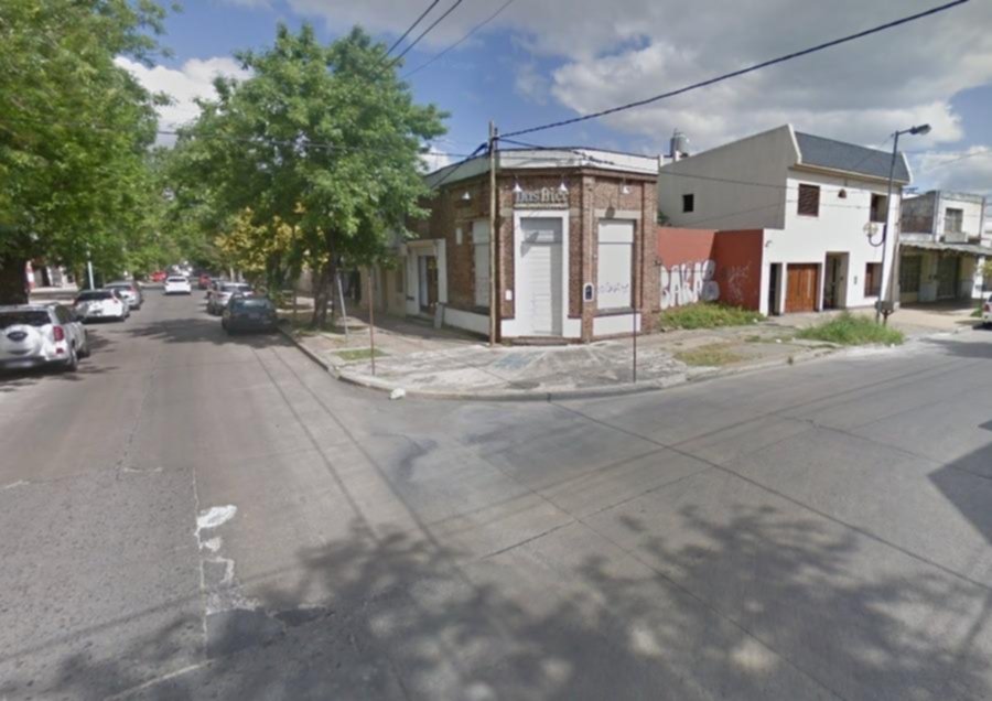 Atacan a golpes a otro adolescente cuando iba a la escuela en La Plata