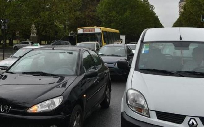 Martes con cortes de tránsito en La Plata: qué calles evitar para no caer en la trampa del caos vial