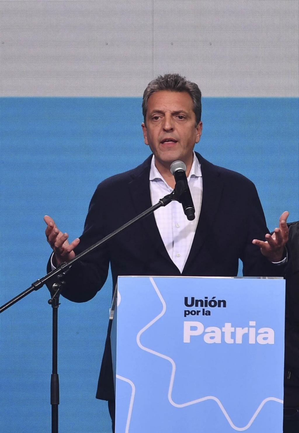 Polarizar con Milei y recuperar el voto popular, la difícil misión de Massa