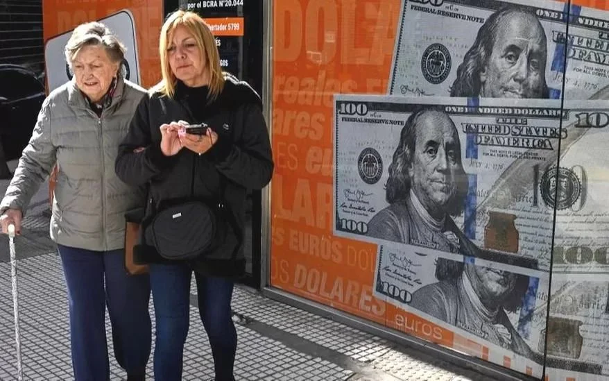 Cómo Argentina aprendió a amar el dólar estadounidense