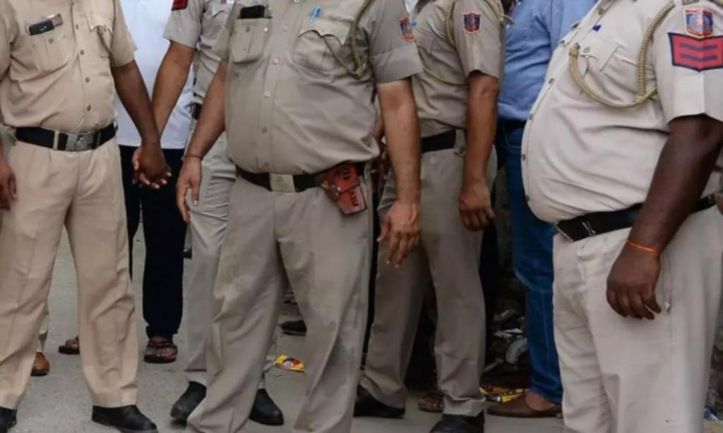 India intima a sus policías: adelgazan o se jubilan