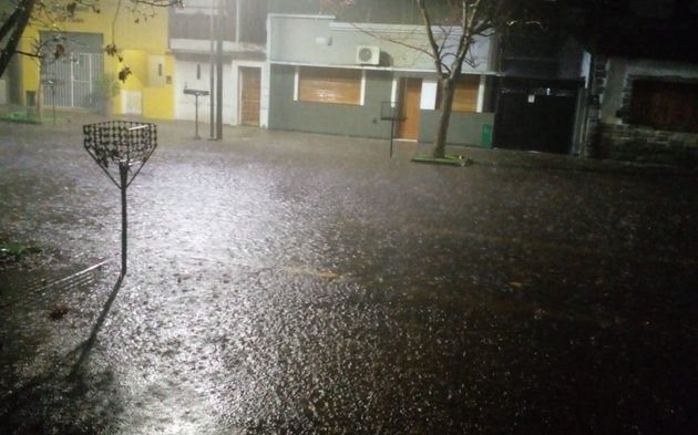 Pronóstico del tiempo en La Plata.- El viernes arrancó con más lluvias en La Plata pero mejora el clima: ¿cuándo deja de caer agua? 