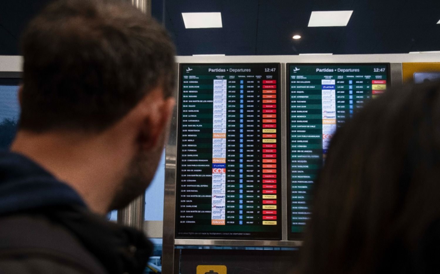 Siguen las demoras y cancelaciones en Aeroparque y Ezeiza y se normaliza el tren Roca