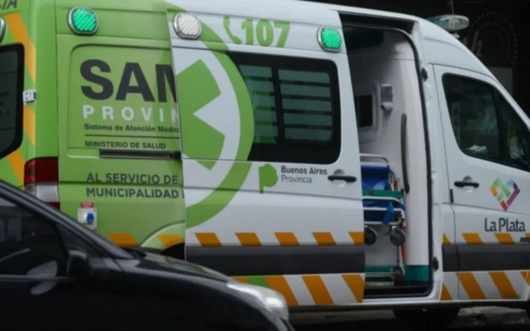 Una tragedia en medio del temporal en La Plata: murió una mujer y la ambulancia no pudo llegar por una calle intransitable