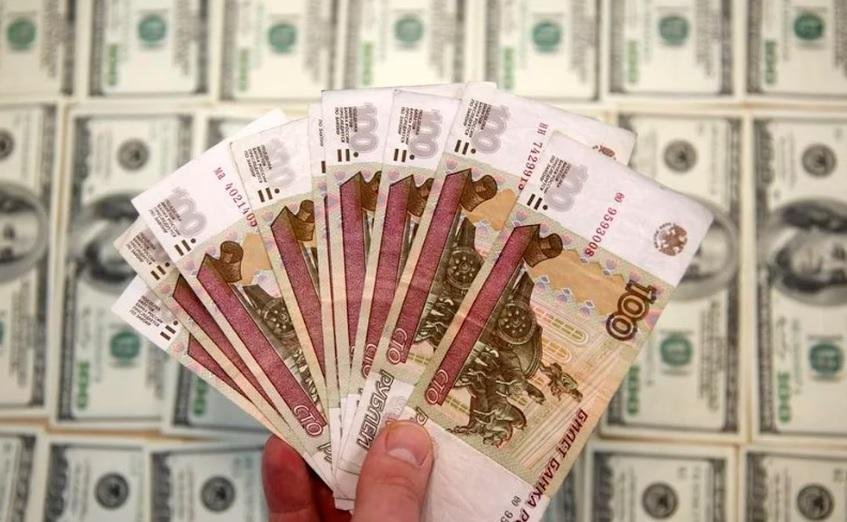 El rublo se hunde y vuelven los fantasmas de la bancarrota de 1998