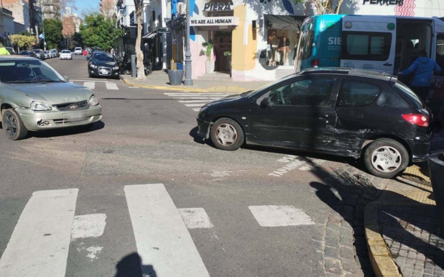 Otra jornada accidentada en el tránsito de La Plata: tres personas resultaron heridas