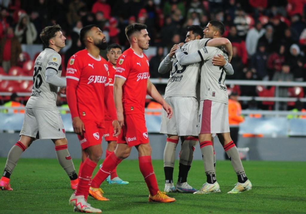 La derrota frente a Colón complicó más a Independiente