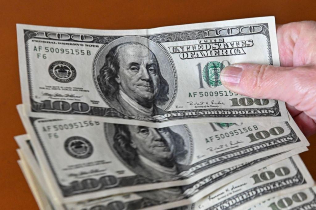 Todos los impuestos que se pagan en nuestro país al comprar o pagar en dólares