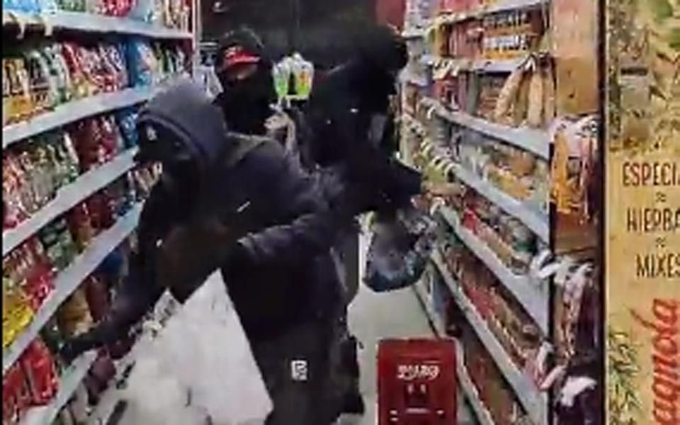 ¿Robo o saqueo? En Neuquén también hubo ataques en un supermercado