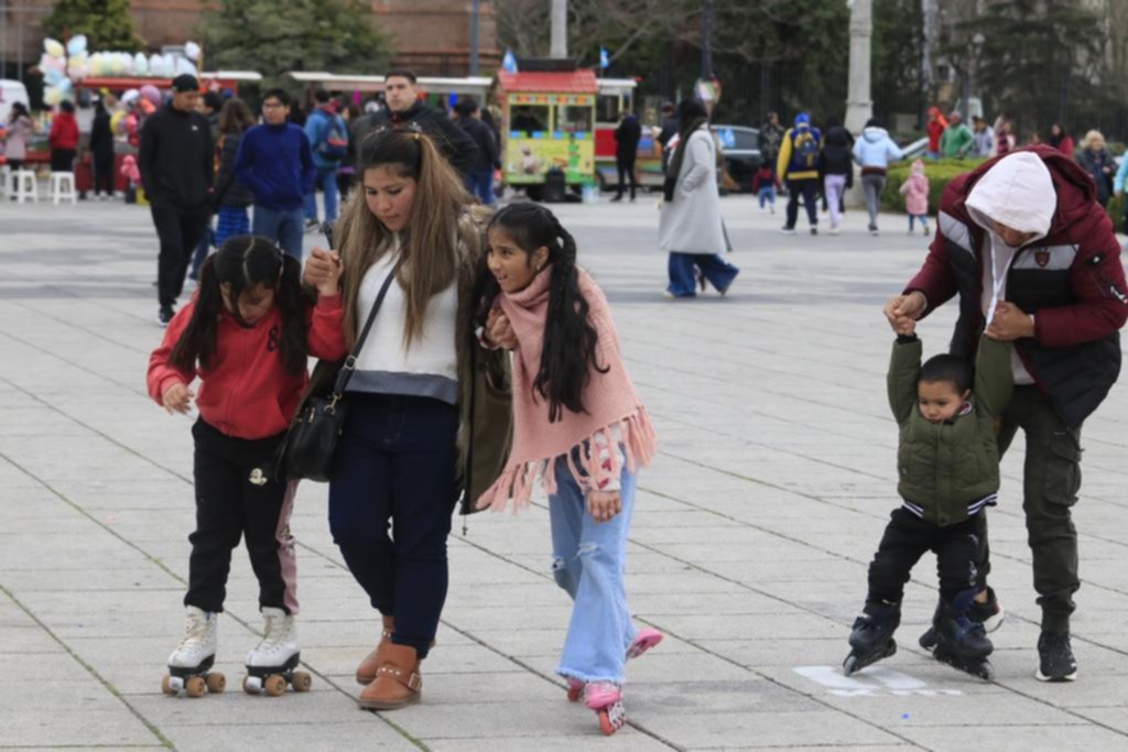 A pesar del frío hubo paseo para los niños en su Día en plazas y parques platenses