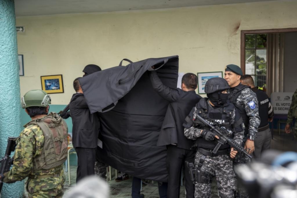 Ecuador, a ballotage: votó en un clima de gran tensión