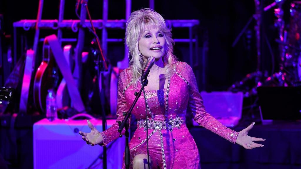Dolly Parton reúne a Paul y Ringo para “Let it Be”