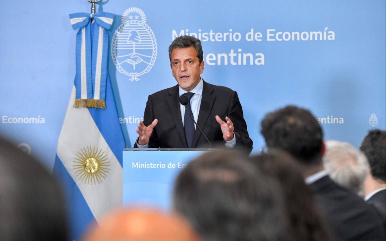 En medio de la polémica por si hay que "recortar" ministerios, el Estado suma casi 150 empleados por día