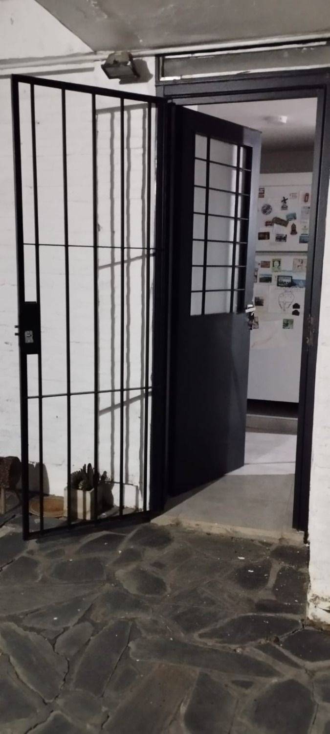 Roban más de $10 millones en la casa de un comerciante de La Plata que estaba de viaje