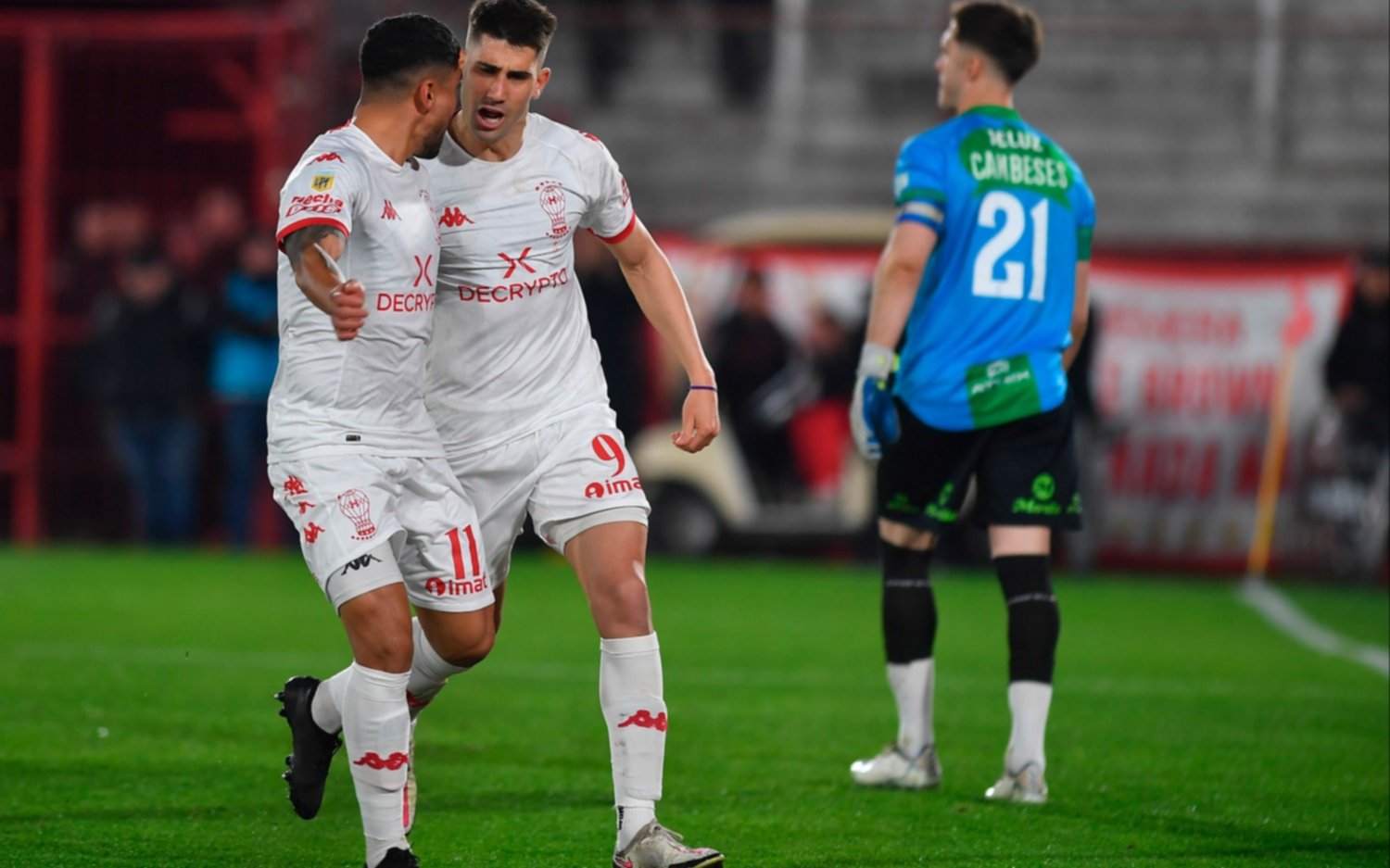 Huracán le ganó a Banfield y dejó la zona de descenso al "Rojo" vivo