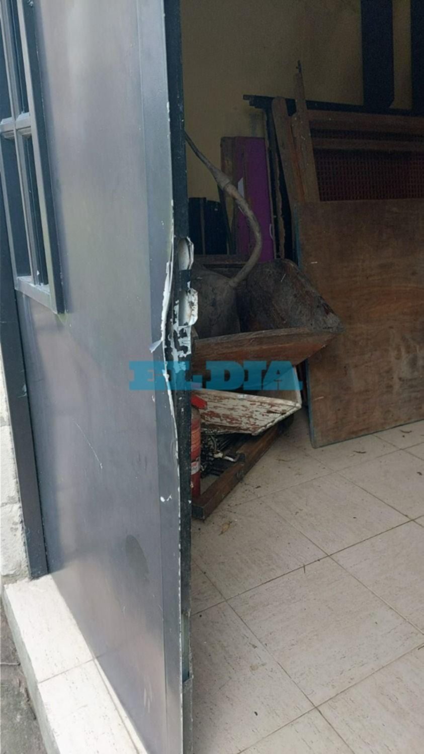 Berisso: roban en una cooperativa y se llevan hasta la batería y cubiertas de una camioneta para repartos
