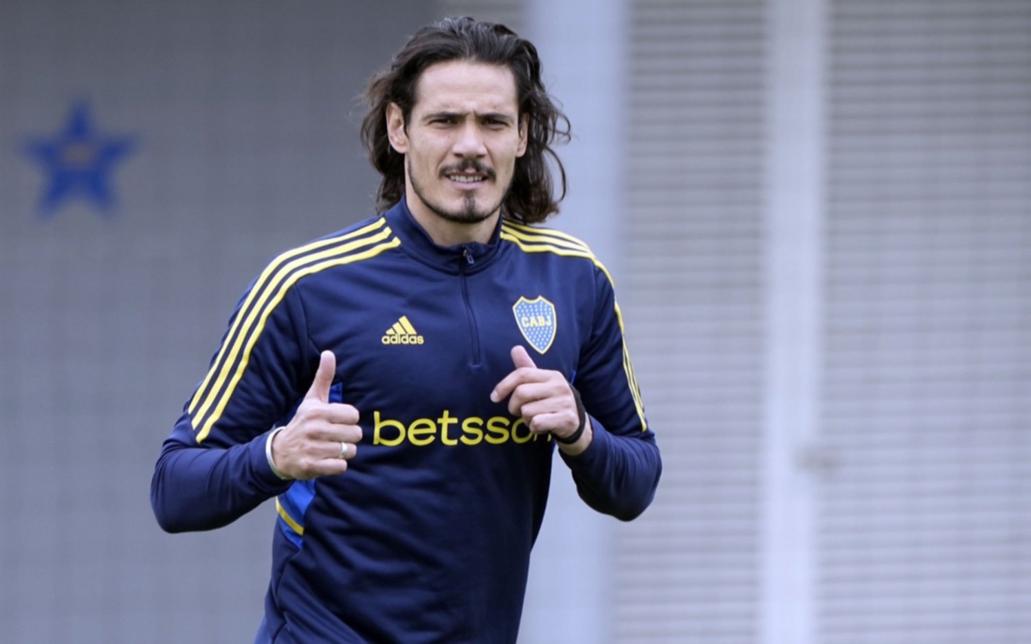 Cavani sufrió una molestia en el último entrenamiento: cuál es la decisión de Almirón de cara al cruce con Racing 