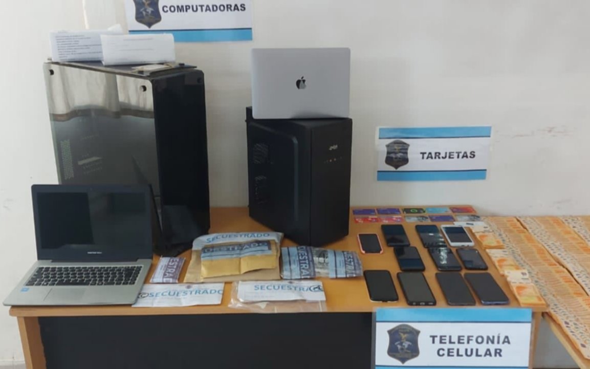 En La Plata, cayó una banda que hackeaba cuentas de WhatsApp y cometía estafas