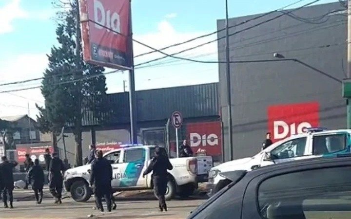 En medio de rumores de saqueos, atacan cuatro supermercados en Moreno, Tigre y José C. Paz