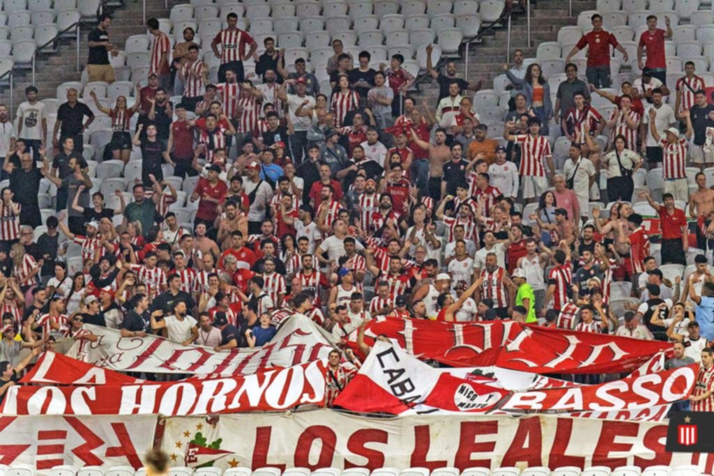 Estudiantes vs Corinthians.- Sin racismo y con mucha pasión por la roja y blanca