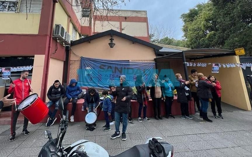 Movilización en La Plata contra el cierre de una clínica de salud mental