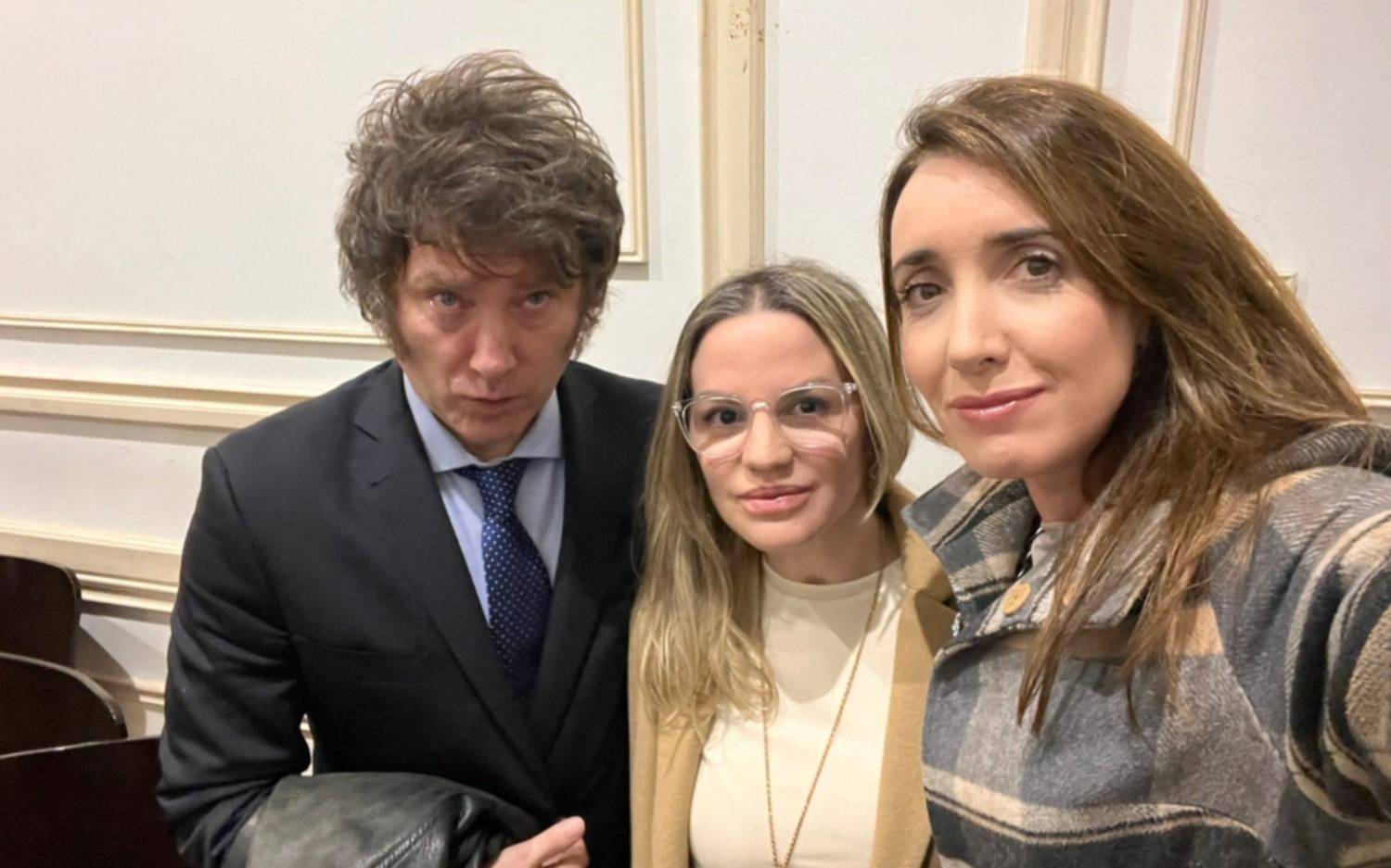 "Se prende fuego el país" y "caras de la misma moneda": qué dijeron Javier Milei y Carolina Píparo sobre los saqueos