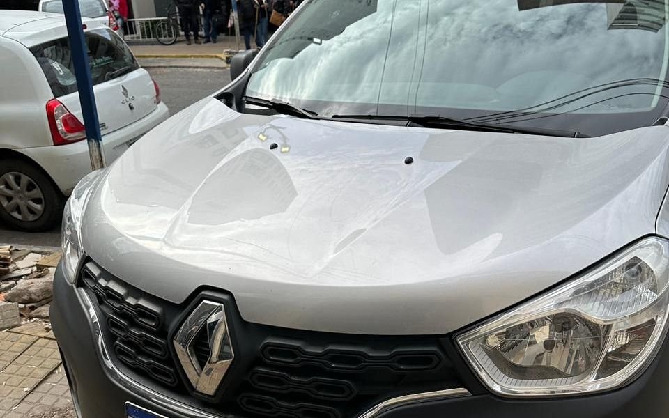 El "estacioná donde quieras" es un canto a la "falta de respeto" en La Plata