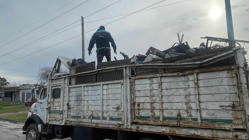 Pararon un camión con autopartes robadas