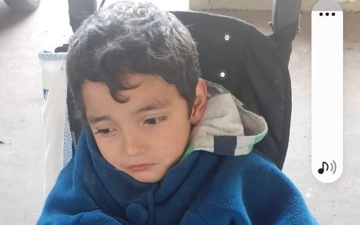 El drama de Enzo en La Plata: tiene 7 años, sufre parálisis cerebral y no puede ir a rehabilitación porque no hay micros adaptados