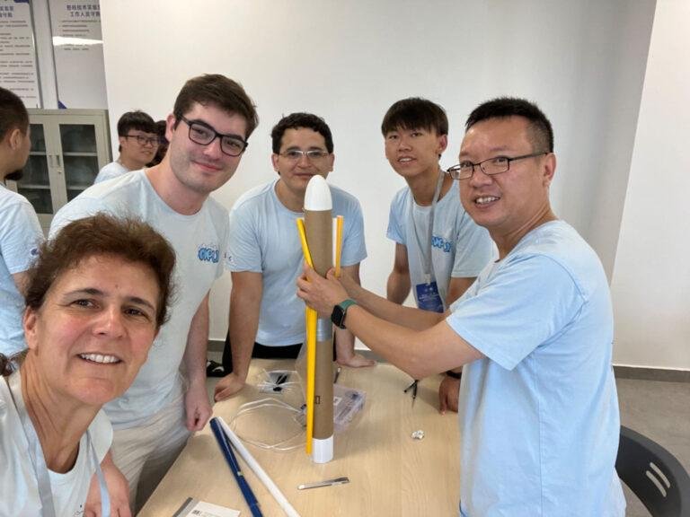 Estudiantes de Ingeniería en una experiencia aeroespacial en China