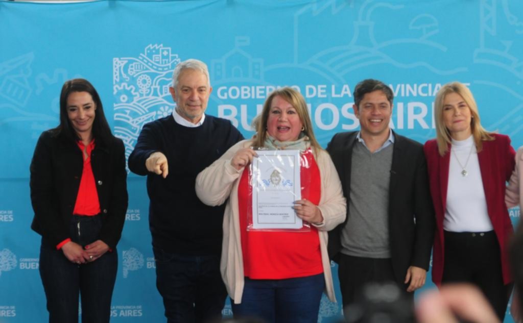 Kicillof y Alak entregaron escrituras en La Plata y apuntaron a la oposición