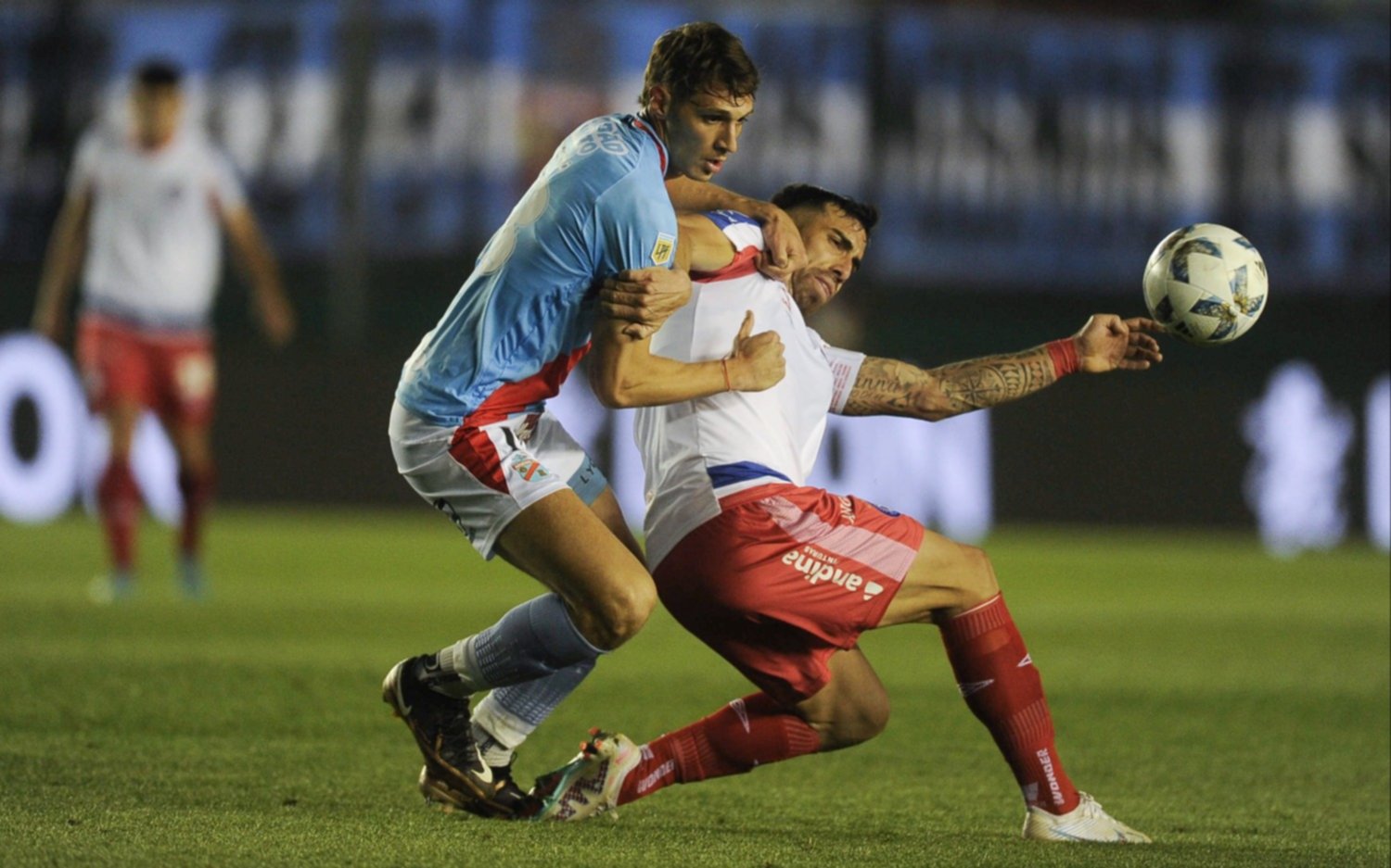 Arsenal, en un vibrante encuentro, le ganó 3 a 2 a Argentinos Juniors