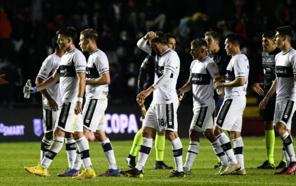 Gimnasia sufrió una dolorosa derrota ante Colón, con olor a final de ciclo