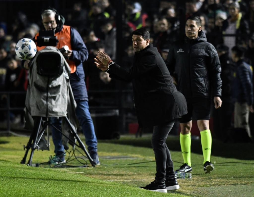 Romero se fue sin hablar y crecen los rumores en cuanto a su salida de Gimnasia