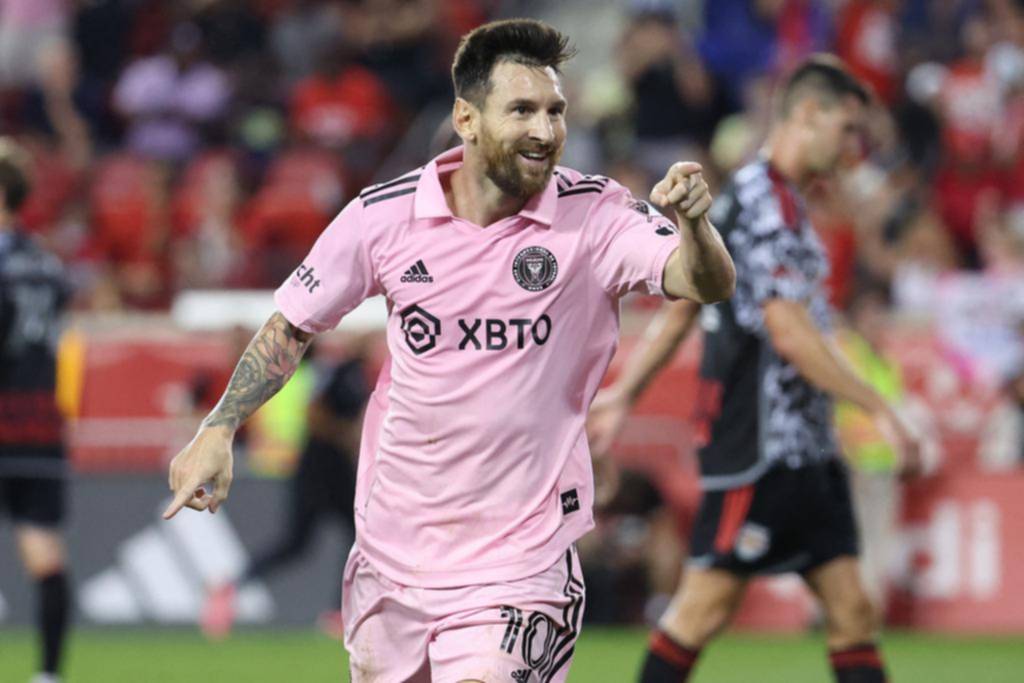 Messi hace historia: entró y debutó con un golazo en la MLS