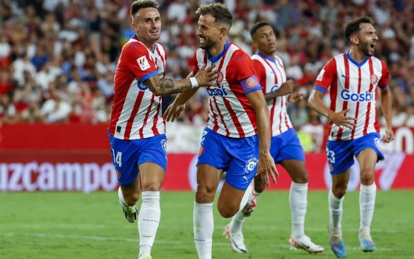 El Girona de Gazzaniga venció a Sevilla 2-1 y es escolta en LaLiga