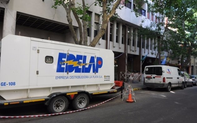 Un masivo corte dejó a varios barrios de La Plata sin luz: qué dijo Edelap 