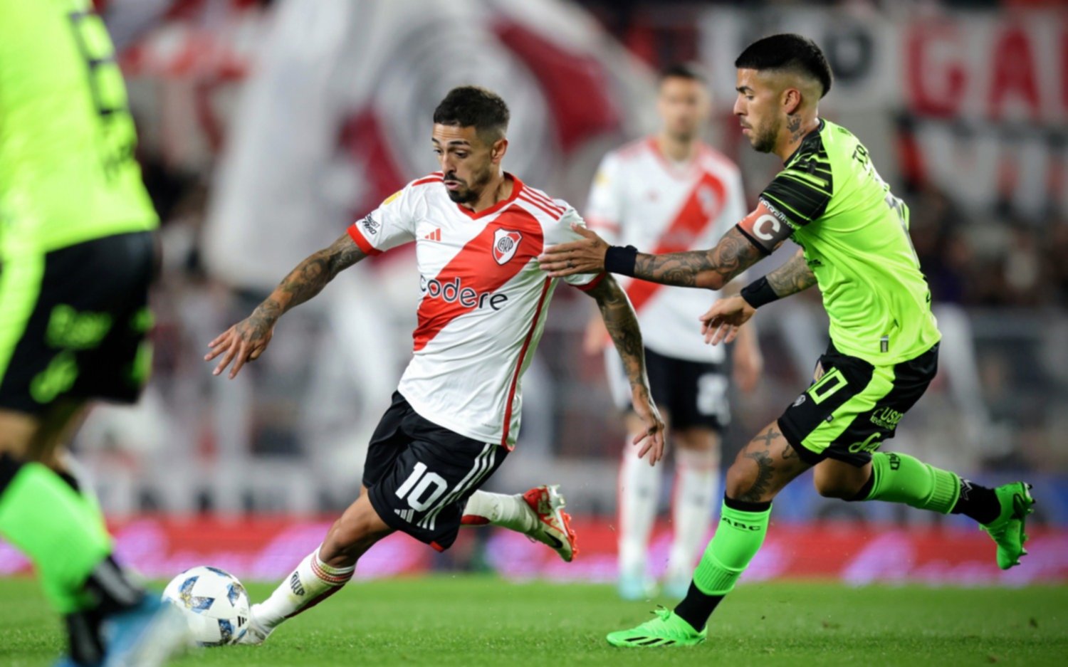 River se lo dio vuelta vuelta y goleó 5 a 1 a Barracas Central en el Monumental