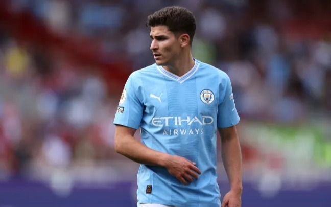Julián Álvarez fue titular en el agónico triunfo de Manchester City